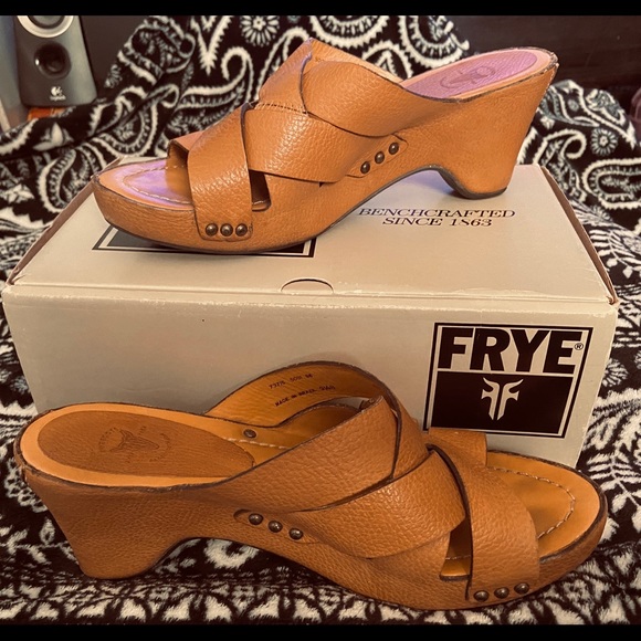 frye leather slides